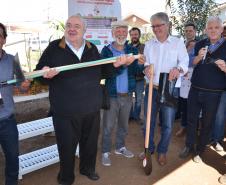 Trabalho de revitalização foi concluído e inaugurado. Projeto que tem a participação do Governo do Estado, prefeitura de Curitiba e moradores da região reúne 21 famílias, cada uma com um canteiro. 
