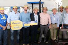 Entrega de trator solidário em Ponta Grossa