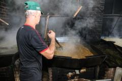 Produção de açucar mascavo e de melado de açúcar mascavo de cana-de-açúcar produzido pelo produtor Rafael Morgenstern em Capanema, no sudoeste do Paraná.
