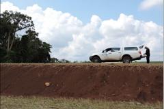  Coleta de solos em área agrícola pela equipe do PronaSolos PR.