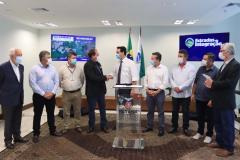 Governador autoriza R$ 10 milhões para pavimentação de estradas rurais em oito municípios