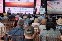 Encontro na Expoingá reúne produtores de leite para debater desafios e oportunidades do setor