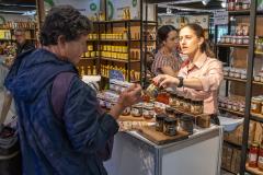 Feira Sabores do Paraná conta com produtores gaúchos afetados por enchentes