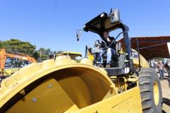 Secretaria da Agricultura e Abastecimento abre licitação para compra de conjunto de equipamentos - Patrulhas Rurais - que vão fazer obras de adequação, readequação e manutenção de estradas rurais