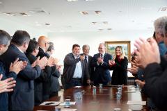 Os carros servirão de apoio à logística e à comercialização de alimentos adquiridos pelo Programa de Aquisição de Alimentos (PAA), que atende os agricultores familiares.