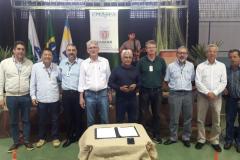 Governo entrega material para pescadores de Pontal do Paraná