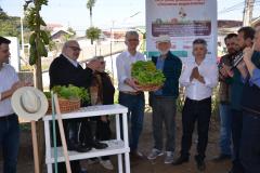 Trabalho de revitalização foi concluído e inaugurado. Projeto que tem a participação do Governo do Estado, prefeitura de Curitiba e moradores da regiãoreúne 21 famílias, cada uma com um canteiro. 