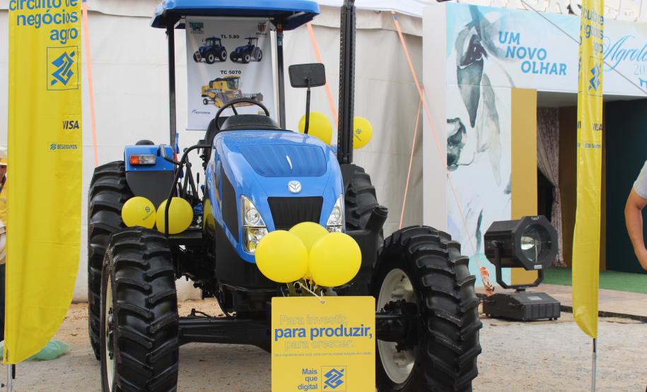 Produtores dos Campos Gerais recebem novos tratores