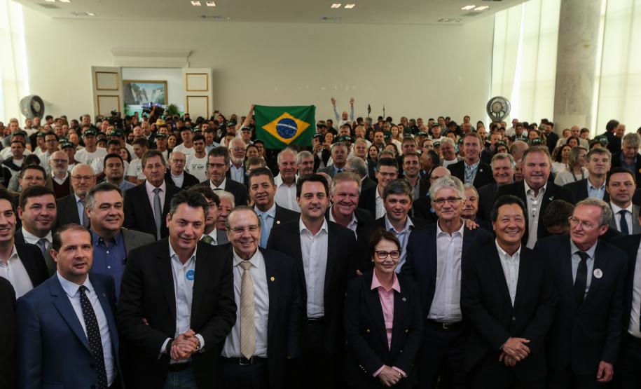 A suspensão da vacinação foi autorizada por instrução normativa assinada nesta terça-feira (15) pela ministra da Agricultura, Pecuária e Abastecimento, Tereza Cristina, e o governador Carlos Massa Ratinho Junior, no Palácio Iguaçu.