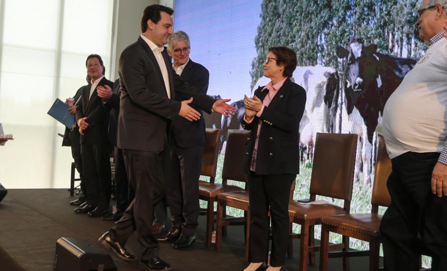 A suspensão da vacinação foi autorizada por instrução normativa assinada nesta terça-feira (15) pela ministra da Agricultura, Pecuária e Abastecimento, Tereza Cristina, e o governador Carlos Massa Ratinho Junior, no Palácio Iguaçu.