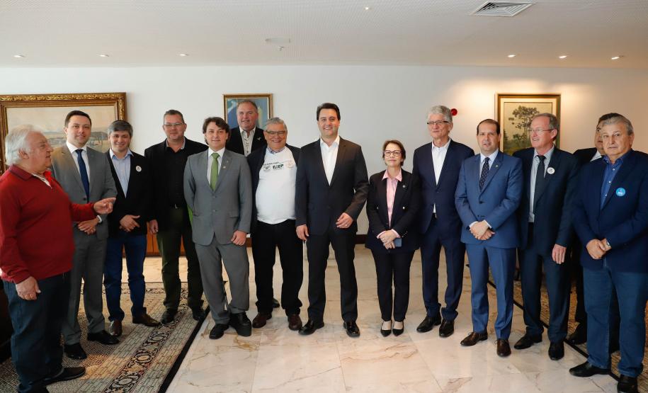 A suspensão da vacinação foi autorizada por instrução normativa assinada nesta terça-feira (15) pela ministra da Agricultura, Pecuária e Abastecimento, Tereza Cristina, e o governador Carlos Massa Ratinho Junior, no Palácio Iguaçu, com a presença do secretário da Agricultura e do Abastecimento, Norberto Ortigara