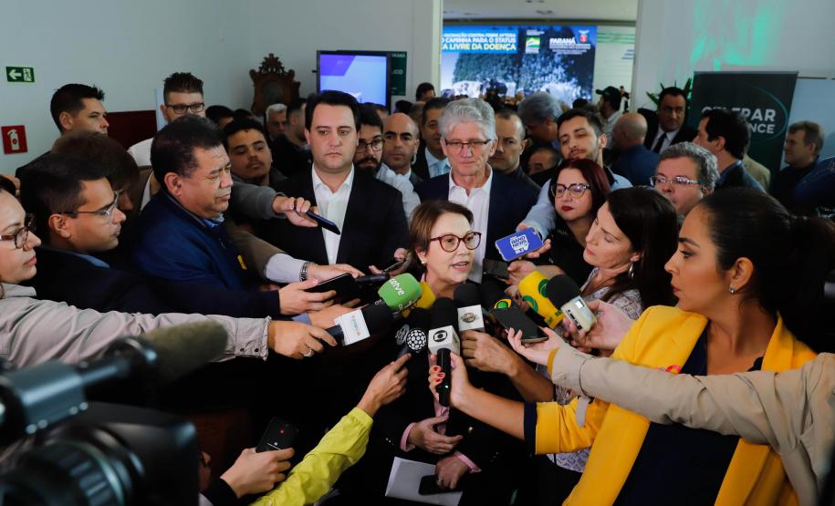 A suspensão da vacinação foi autorizada por instrução normativa assinada nesta terça-feira (15) pela ministra da Agricultura, Pecuária e Abastecimento, Tereza Cristina, e o governador Carlos Massa Ratinho Junior, no Palácio Iguaçu, com a presença do secretário da Agricultura e do Abastecimento, Norberto Ortigara
