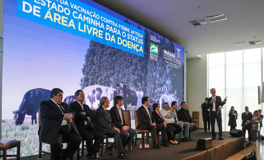 A suspensão da vacinação foi autorizada por instrução normativa assinada nesta terça-feira (15) pela ministra da Agricultura, Pecuária e Abastecimento, Tereza Cristina, e o governador Carlos Massa Ratinho Junior, no Palácio Iguaçu.