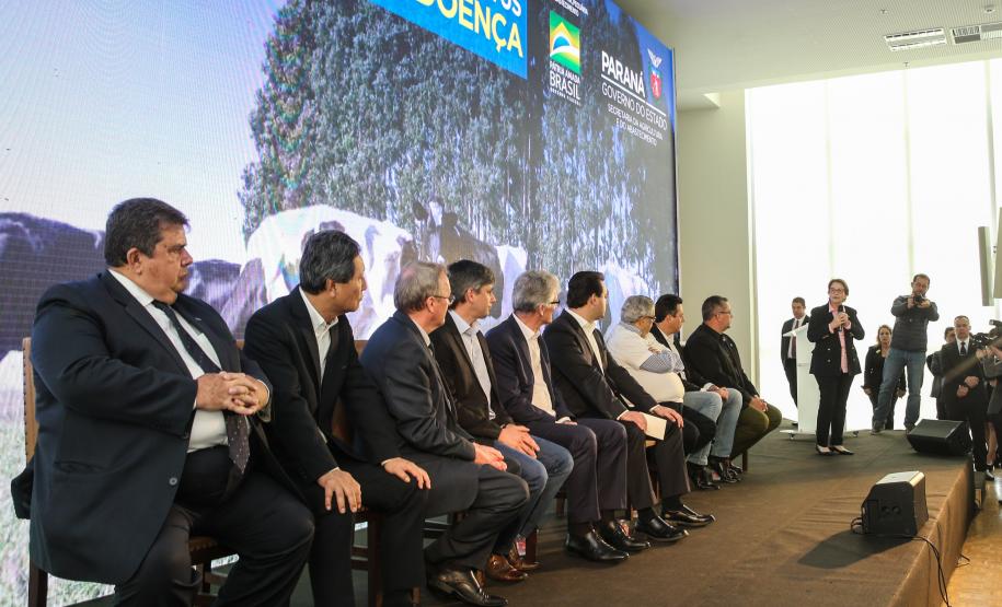 A suspensão da vacinação foi autorizada por instrução normativa assinada nesta terça-feira (15) pela ministra da Agricultura, Pecuária e Abastecimento, Tereza Cristina, e o governador Carlos Massa Ratinho Junior, no Palácio Iguaçu.