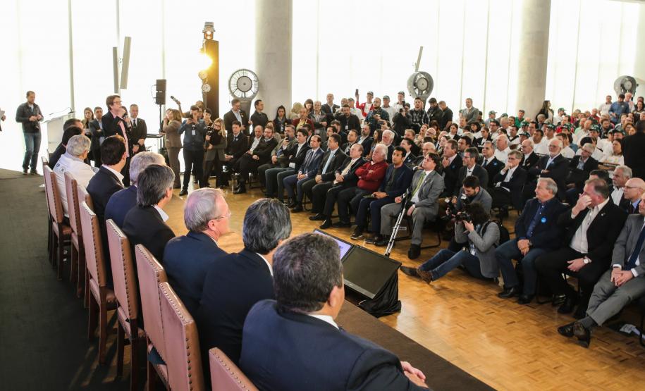 A suspensão da vacinação foi autorizada por instrução normativa assinada nesta terça-feira (15) pela ministra da Agricultura, Pecuária e Abastecimento, Tereza Cristina, e o governador Carlos Massa Ratinho Junior, no Palácio Iguaçu.