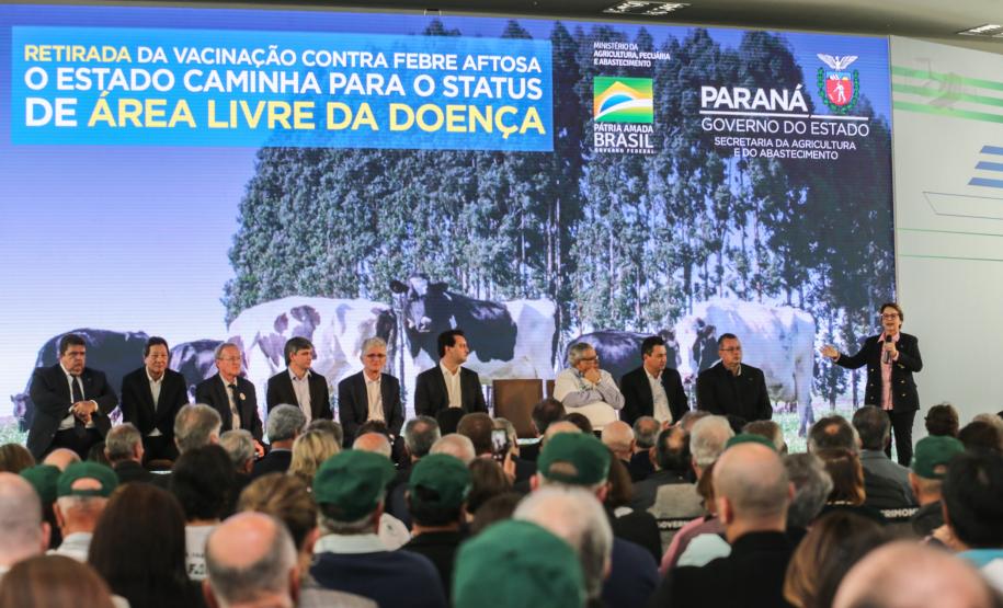 A suspensão da vacinação foi autorizada por instrução normativa assinada nesta terça-feira (15) pela ministra da Agricultura, Pecuária e Abastecimento, Tereza Cristina, e o governador Carlos Massa Ratinho Junior, no Palácio Iguaçu.