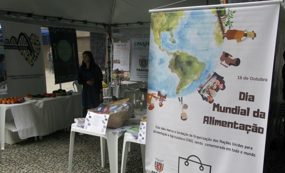 Evento do Dia Mundial da Alimentação foi realizado no Calçadão da Rua XV de Novembro, em Curitiba.