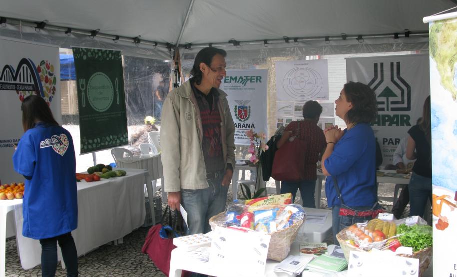 Evento do Dia Mundial da Alimentação foi realizado no Calçadão da Rua XV de Novembro, em Curitiba.