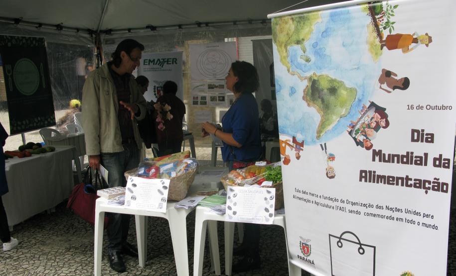 Evento do Dia Mundial da Alimentação foi realizado no Calçadão da Rua XV de Novembro, em Curitiba.