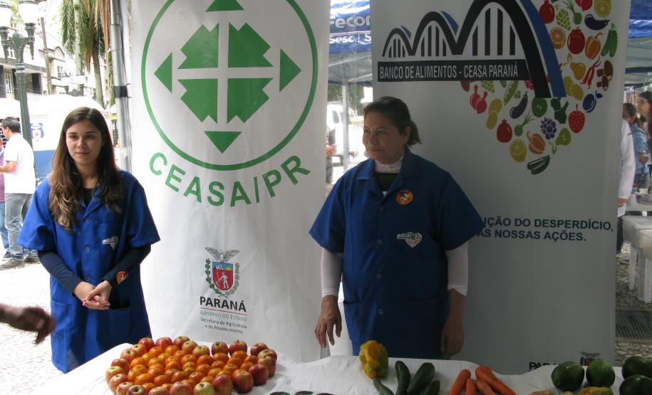 Evento do Dia Mundial da Alimentação foi realizado no Calçadão da Rua XV de Novembro, em Curitiba.