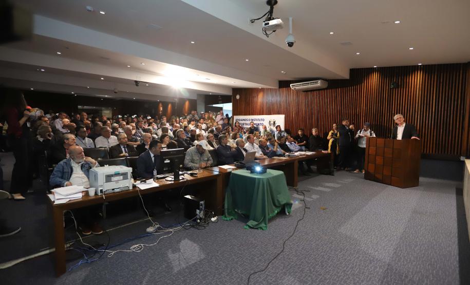 Projeto de lei que promove junção de quatro entidades e cria o Instituto de Desenvolvimento Rural do Paraná foi discutido em audiência pública na Assembleia Legislativa.