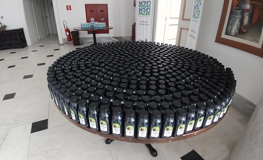 O governador Carlos Massa Ratinho Junior e o secretário da Agricultura e do Abastecimento, Noberto Ortigara, lançaram, no Palácio Iguaçu, o programa Revitis, destinado a estimular a produção de uvas no Paraná.