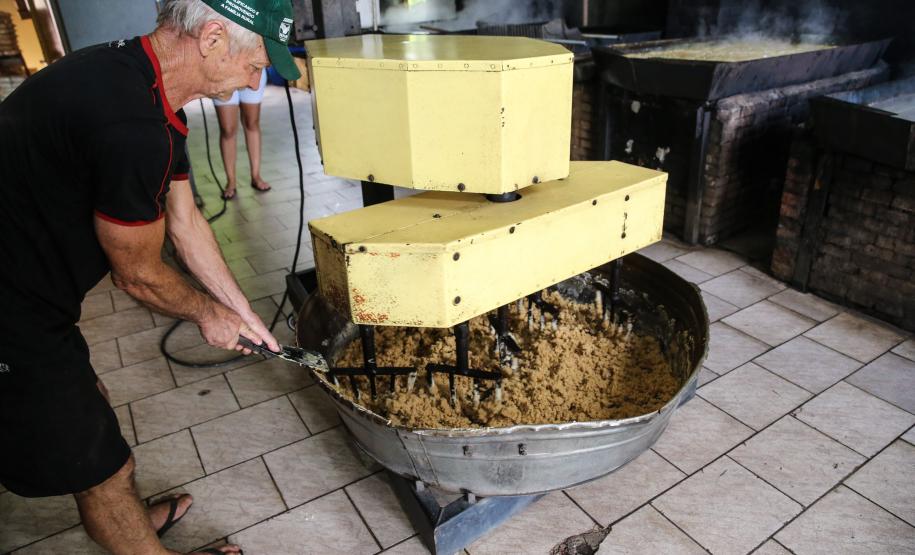 Produção de açucar mascavo e de melado de açúcar mascavo de cana-de-açúcar produzido pelo produtor Rafael Morgenstern em Capanema, no sudoeste do Paraná. Capanema - 16/01/2020
