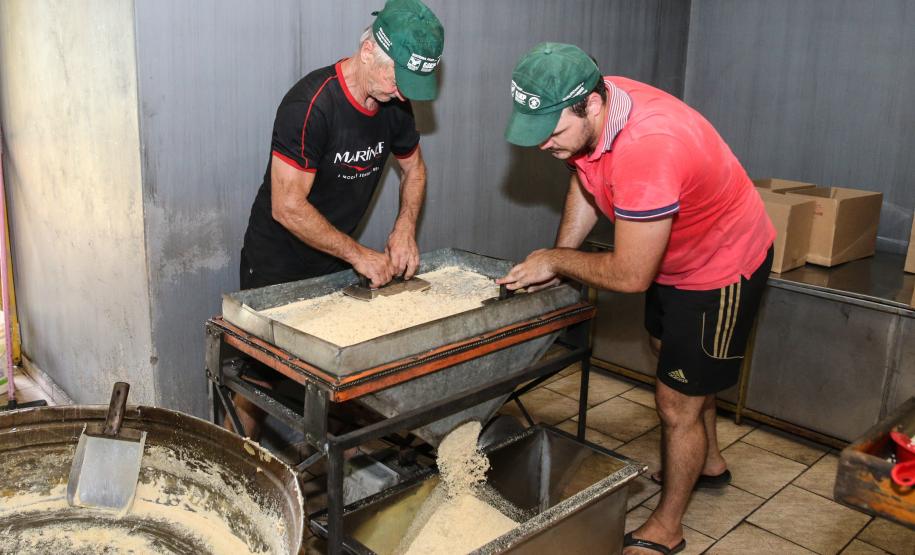 Produção de açucar mascavo e de melado de açúcar mascavo de cana-de-açúcar produzido pelo produtor Rafael Morgenstern em Capanema, no sudoeste do Paraná. Capanema - 16/01/2020