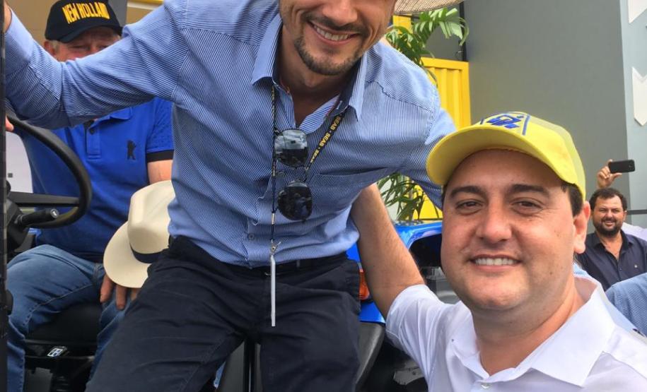 Pequeno produtor de gado de leite recebe um Trator Solidário