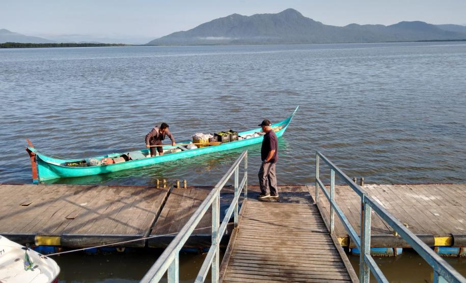 Agricultores familiares levam alimentos às ilhas do Paraná
