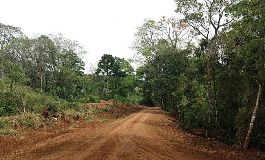 Readequação de estradas rurais beneficia mais de mil famílias