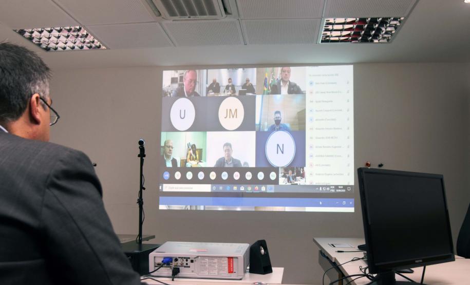 Governo orienta sobre prevenção da Covid-19 em frigoríficos