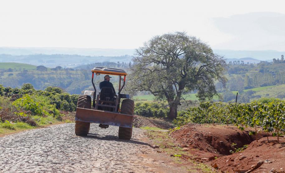 Governo renova artérias de escoamento da safra em Ivaiporã