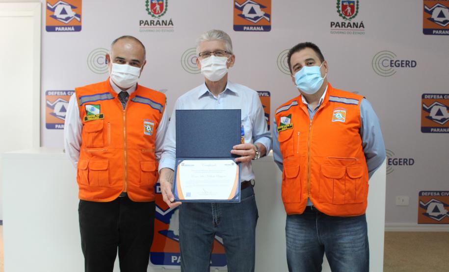 Defesa Civil homenageia Secretário de Agricultura