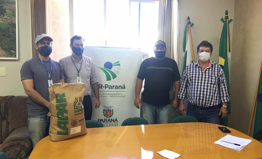 Governo do Estado entrega sementes a produtores atingidos por tempestade