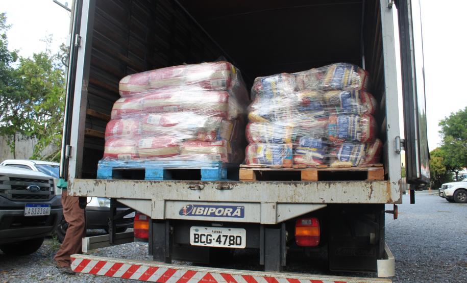 Servidores e parceiros do Sistema de Agricultura doam 11 toneladas de alimentos