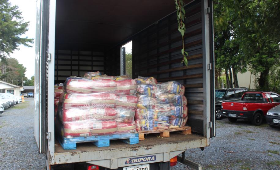 Servidores e parceiros do Sistema de Agricultura doam 11 toneladas de alimentos