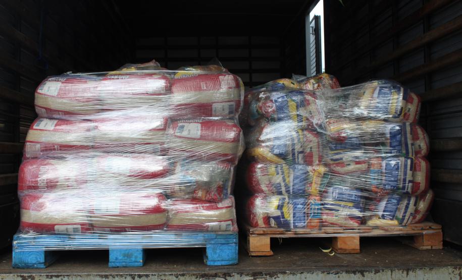 Servidores e parceiros do Sistema de Agricultura doam 11 toneladas de alimentos