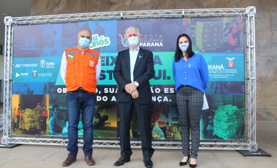 Servidores e parceiros do Sistema de Agricultura doam 11 toneladas de alimentos