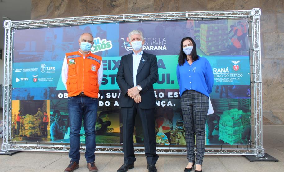 Servidores e parceiros do Sistema de Agricultura doam 11 toneladas de alimentos