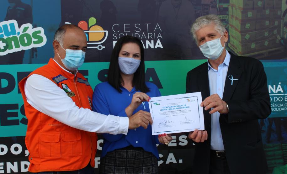 Servidores e parceiros do Sistema de Agricultura doam 11 toneladas de alimentos