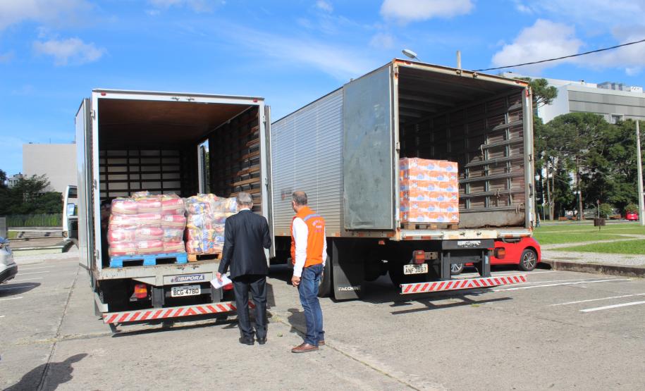 Servidores e parceiros do Sistema de Agricultura doam 11 toneladas de alimentos