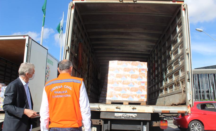 Servidores e parceiros do Sistema de Agricultura doam 11 toneladas de alimentos