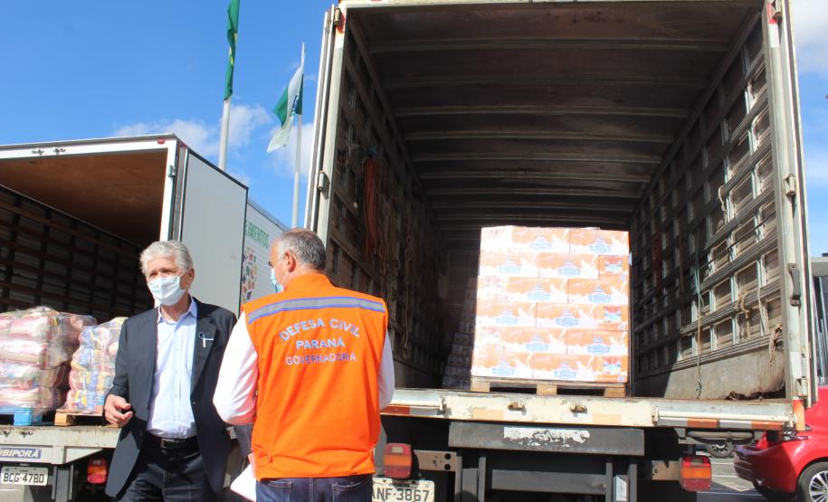 Servidores e parceiros do Sistema de Agricultura doam 11 toneladas de alimentos