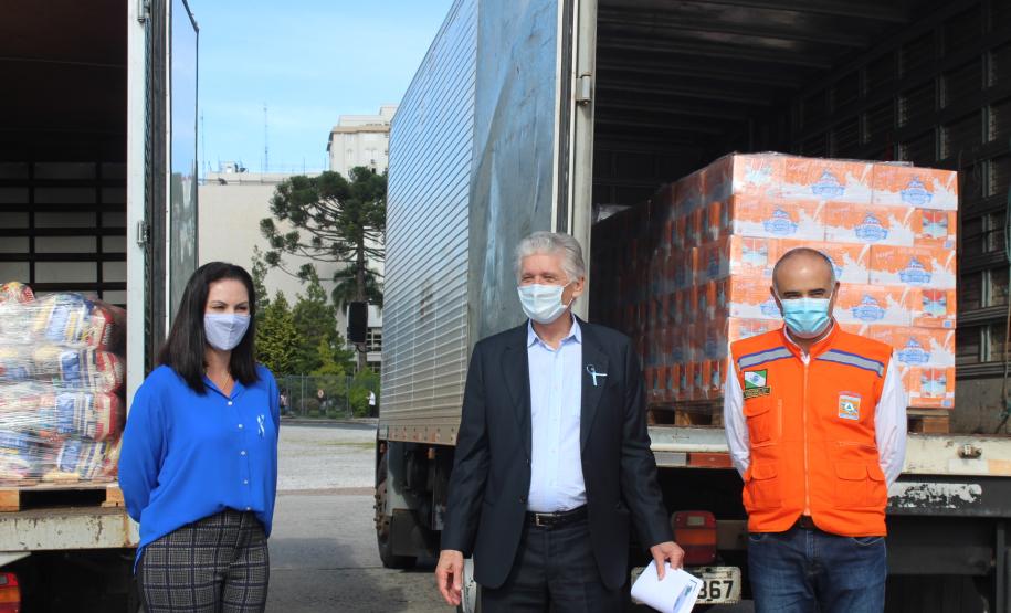 Servidores e parceiros do Sistema de Agricultura doam 11 toneladas de alimentos