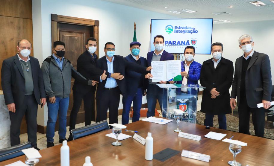 Governo pavimentará estradas rurais de mais 10 municípios; investimento é de R$ 16,9 milhões