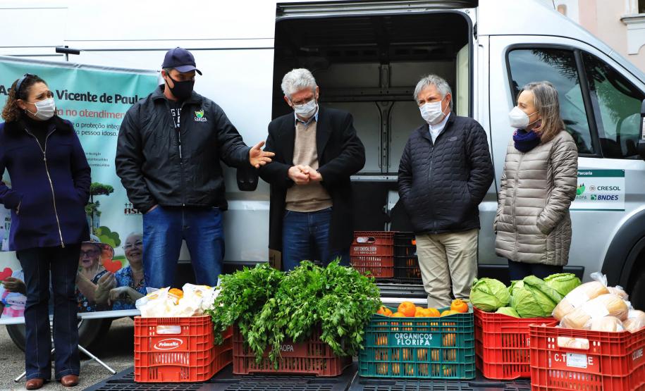 Governo do Estado faz primeira entrega de alimentos do Compra Direta em Curitiba