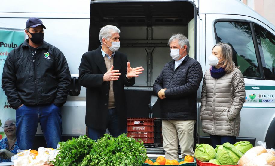 Governo do Estado faz primeira entrega de alimentos do Compra Direta em Curitiba