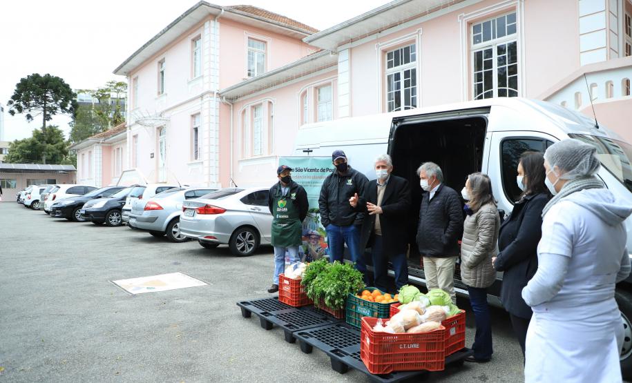 Governo do Estado faz primeira entrega de alimentos do Compra Direta em Curitiba