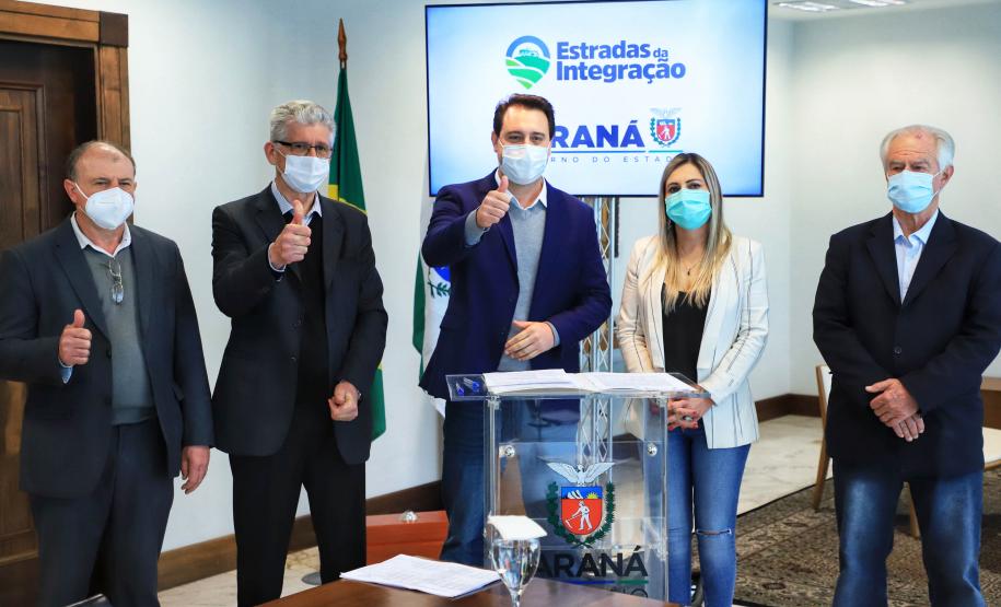 Governo pavimentará estradas rurais de mais 10 municípios; investimento é de R$ 16,9 milhões